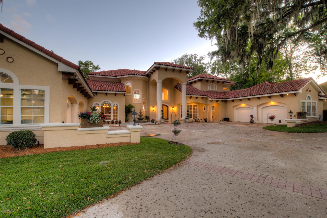 Interior — primary living